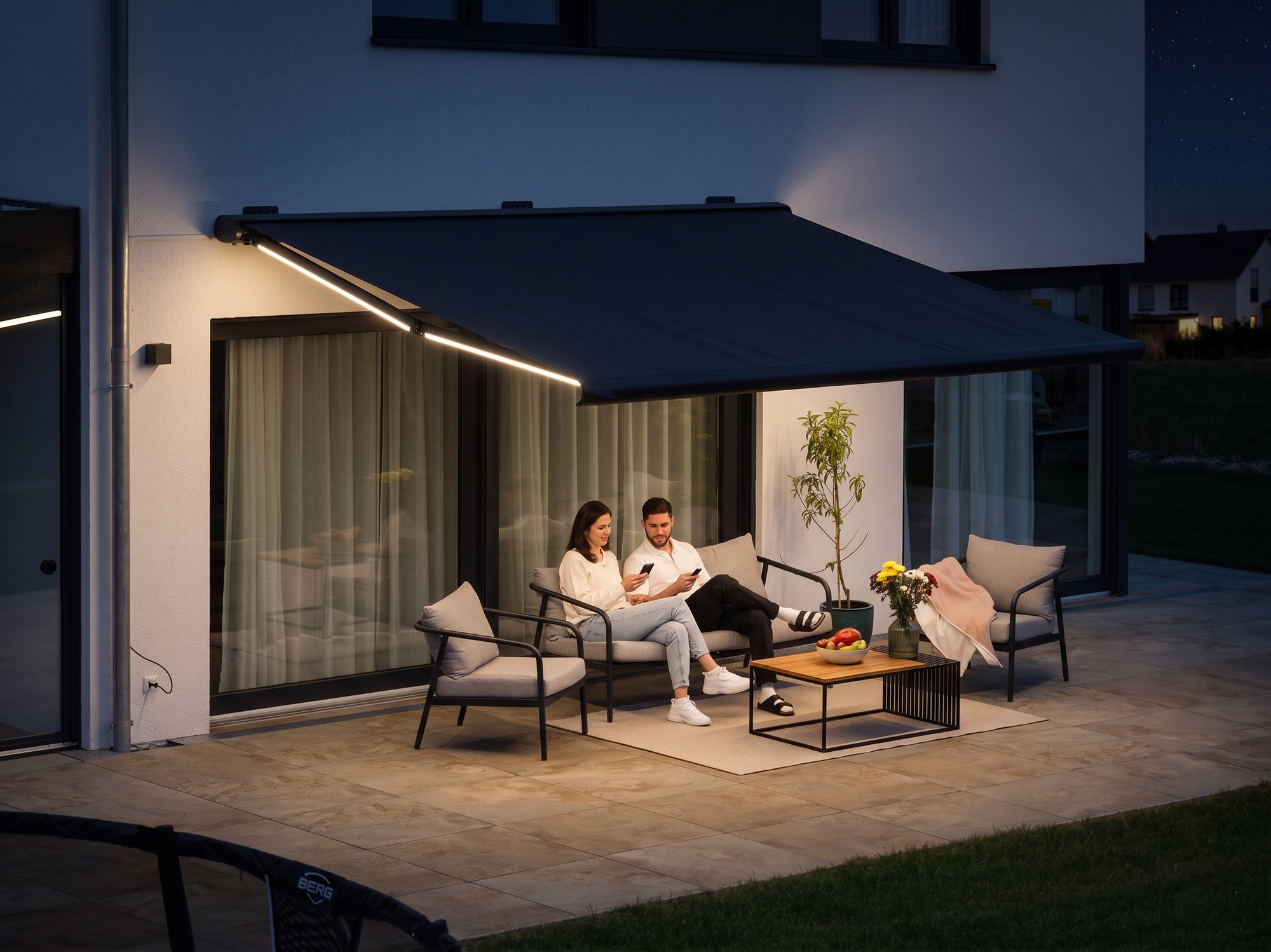 Tenda da sole PERGOLUX su una terrazza