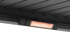 Lampada riscaldante Comfort antracite con elementi infrarossi incandescenti, fissata sotto la trave di una pergola